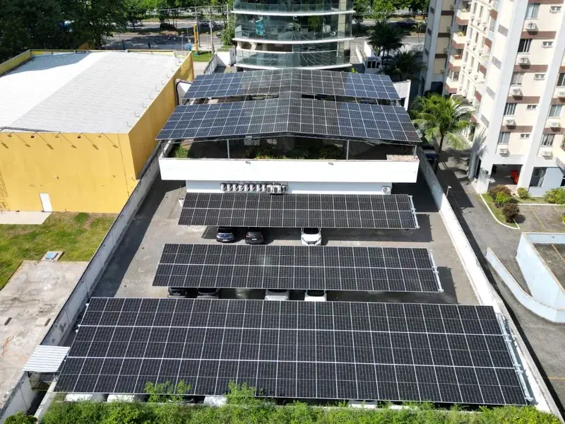 Placas solares no condomínio Lumina